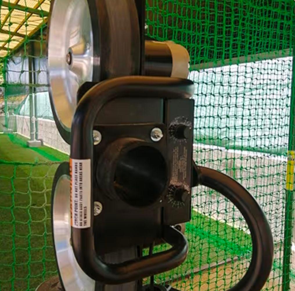 (早い者勝ち)オーブ社:160km+変化球対応ピッチングマシン+防護用ネット