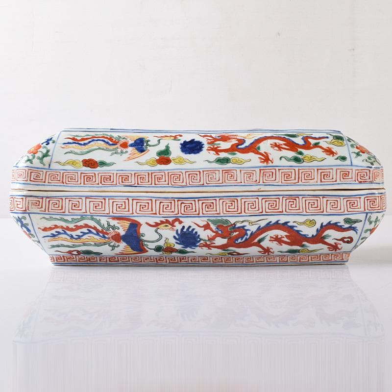 中国　大明萬歴年製款　五彩　龍鳳凰文　四方蓋物　M　R8254