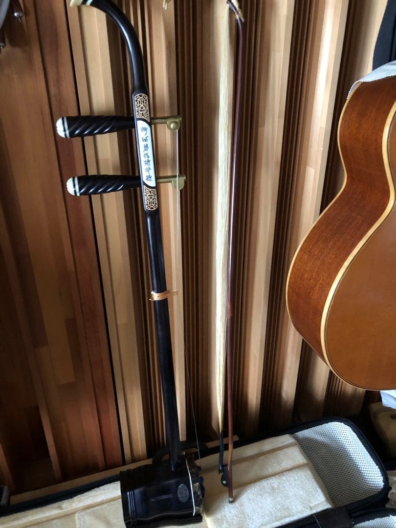 二胡　黒檀 金属軸糸巻き　ERシリーズ　中級グレード　ケース　弓、チューナー他