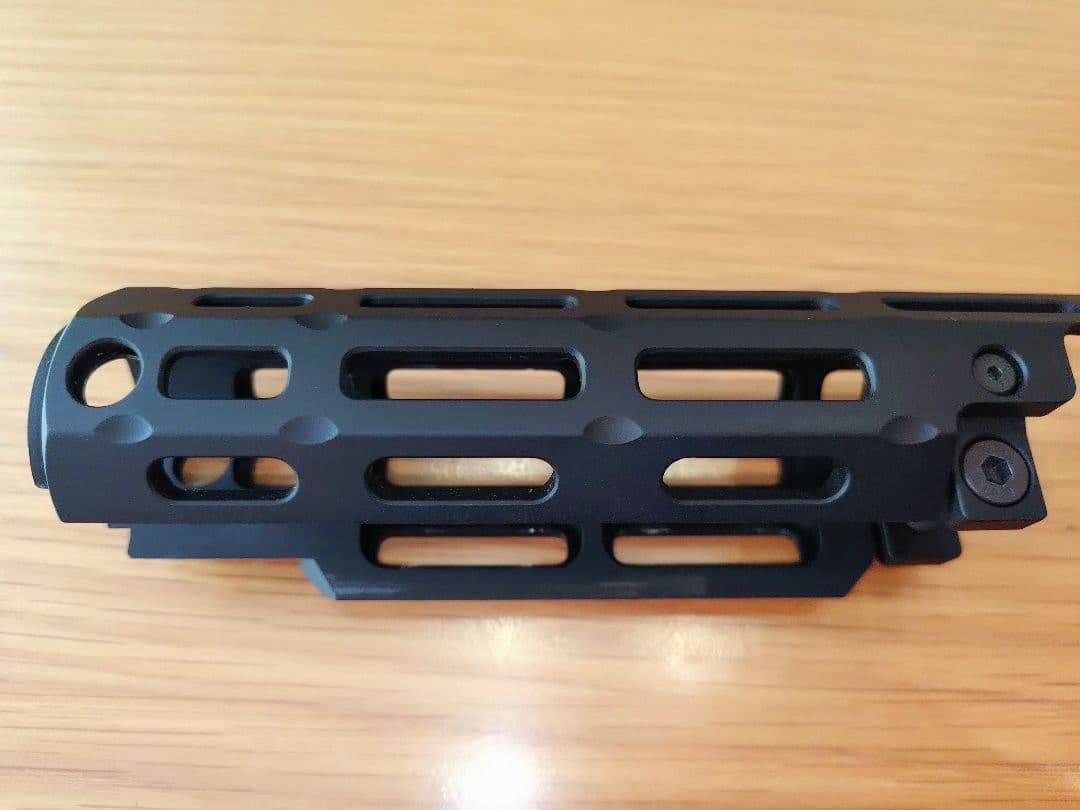 Midwest Industries　MP5 ハンドガード　実物