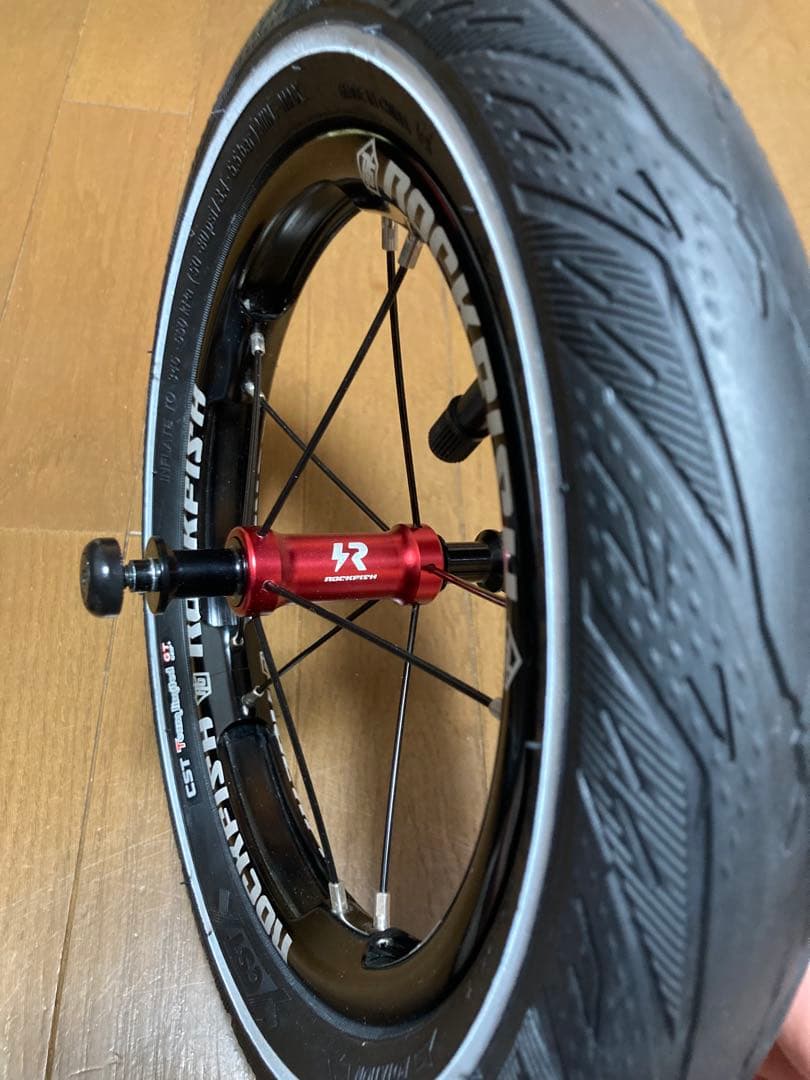 ロックフィッシュ　ROCKFISH 新型R6 軽量アルミホイール　黒×赤　美品