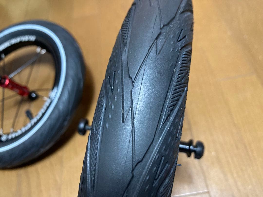 ロックフィッシュ　ROCKFISH 新型R6 軽量アルミホイール　黒×赤　美品