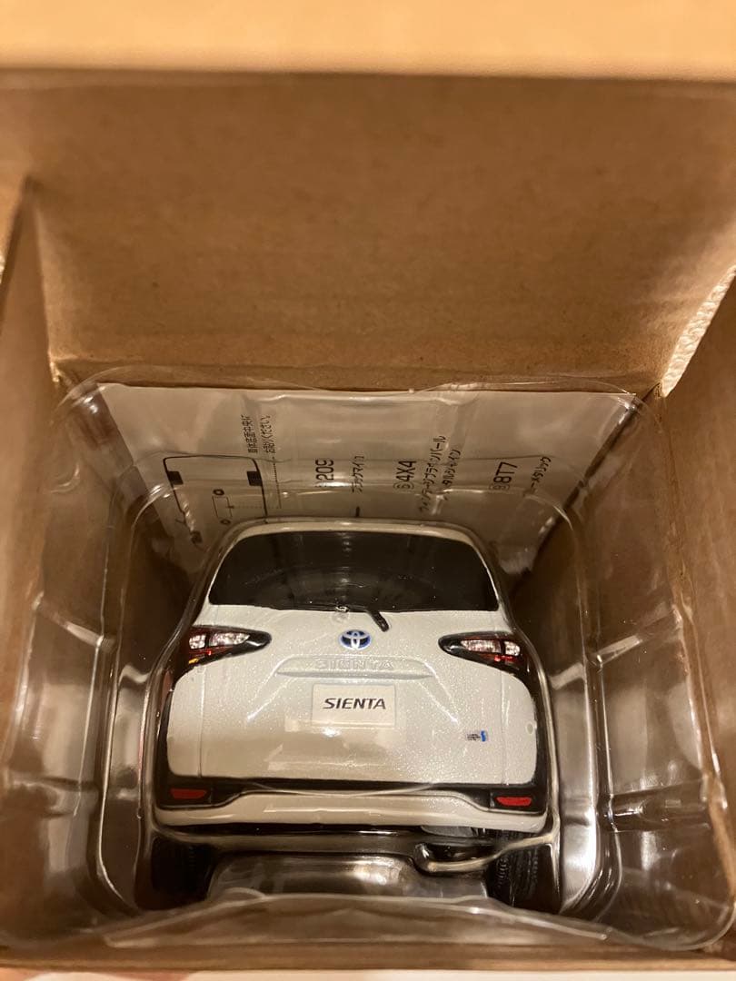 トヨタ シエンタ 後期1/30 カラーサンプル ホワイトパールクリスタルシャイン