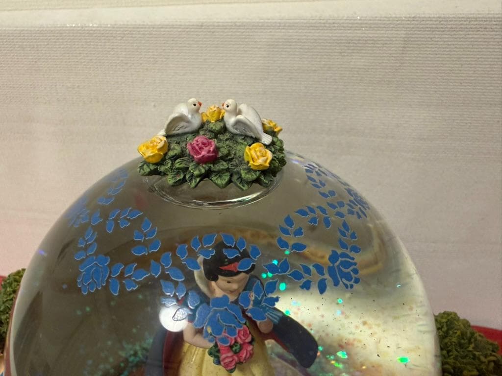 ディズニー　スノードーム　オルゴール　プリンセス