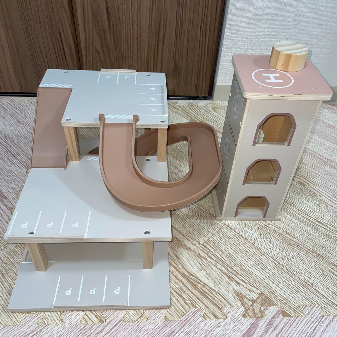 スリーズ　立体駐車場　エレベーター