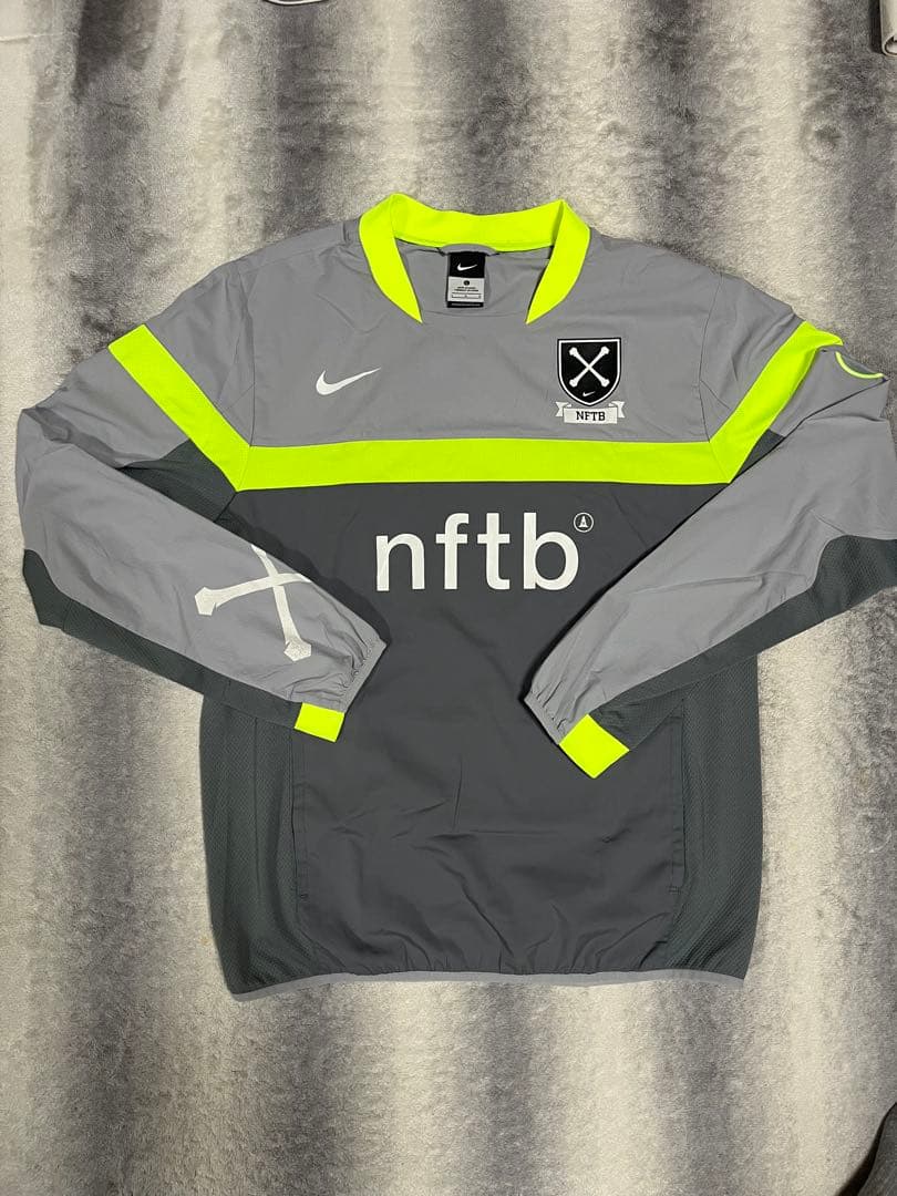 美品NFTB3点セットLサイズナイキフットボール