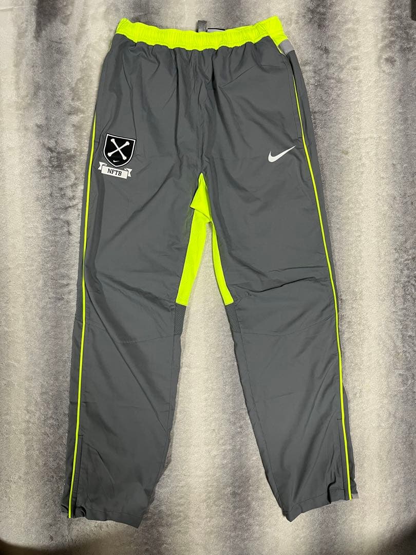 美品NFTB3点セットLサイズナイキフットボール