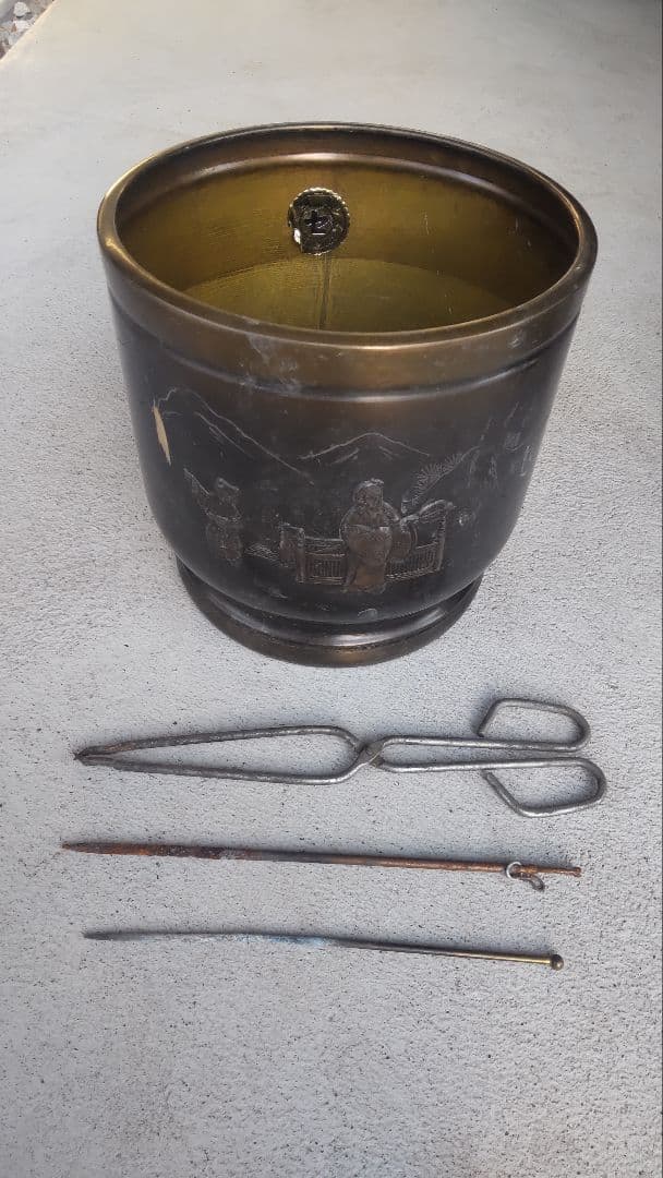 再生インテリア／ブロンズ火鉢／トングとポーカー付き。