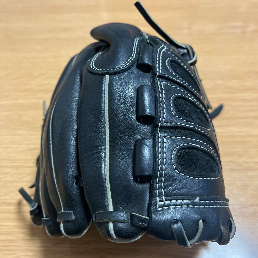 黒 軟式用グローブ 左投げ少年用　　　　田中将大モデル