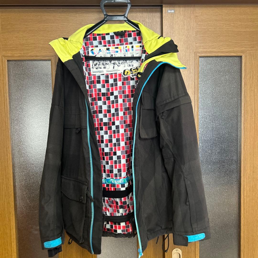 スノーボードウェア　Mサイズ 上:SUB 下:BONFIRE