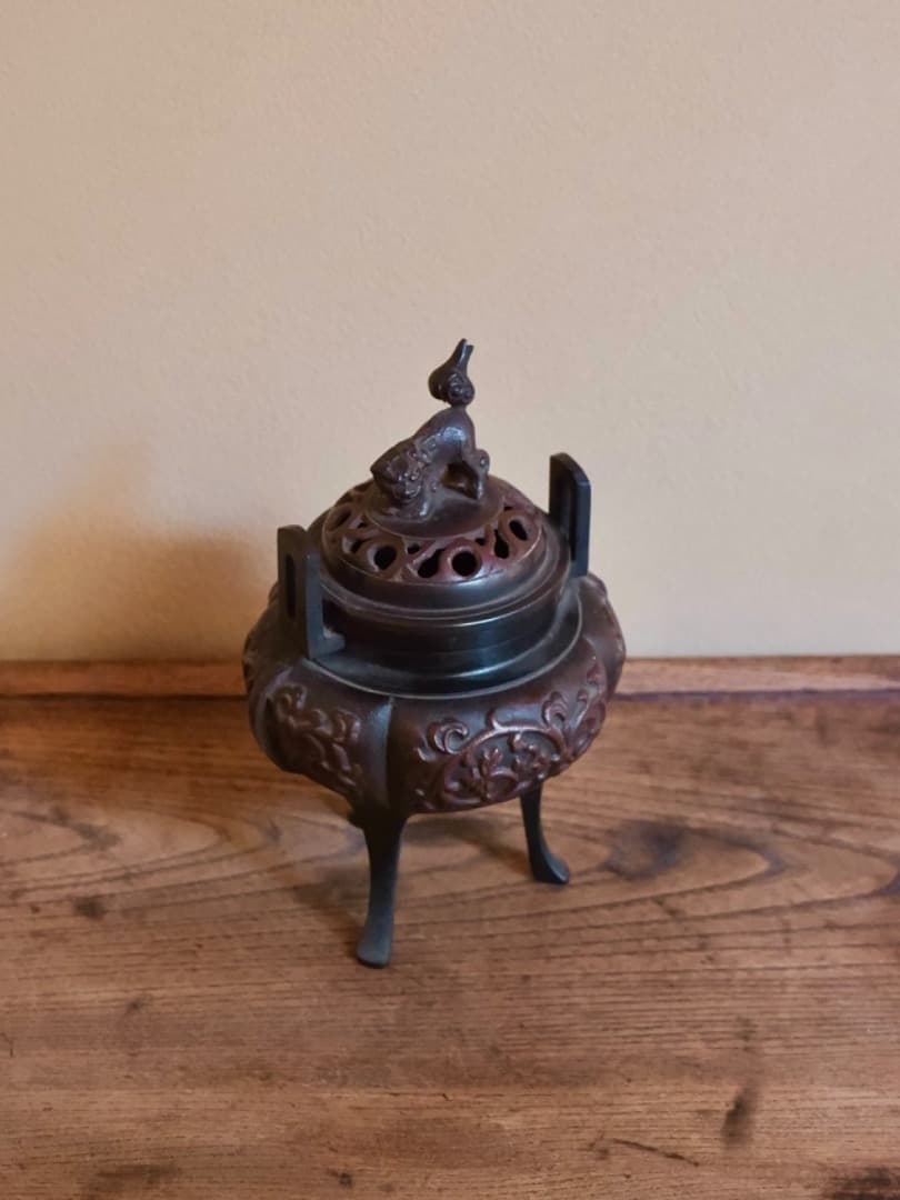 鋳銅　三足香炉　獅子 　置物　茶道具　香道具　金属工芸　697.5g　Q2308
