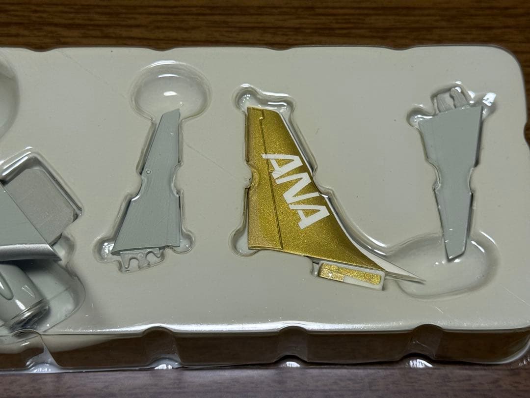 全日空商事 1/200 ANA B737-700 GOLD JET 非売品