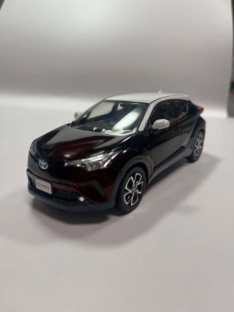 アオシマ 1/32 トヨタC-HR プラモデル完成品