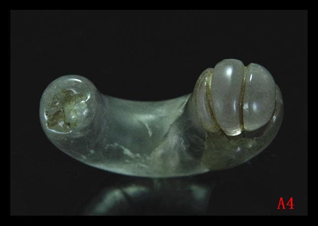 古墳期★表面風化★虹入り★特有な結晶が見られ★上古水晶製★特大丁字頭勾玉