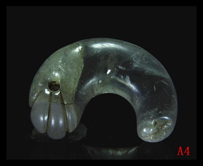 古墳期★表面風化★虹入り★特有な結晶が見られ★上古水晶製★特大丁字頭勾玉