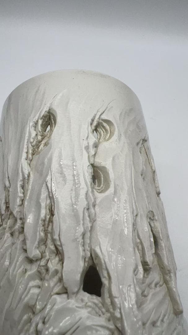 清時代 【王炳荣作】在銘 雕瓷虎獸松林文筆筒 白磁 文房具(Y-8)