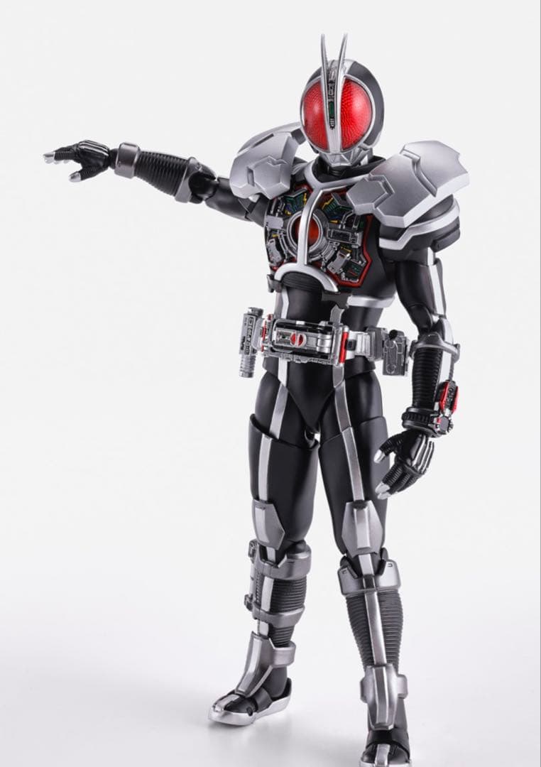 S.H.Figuarts 真骨彫製法 仮面ライダーファイズアクセルフォーム