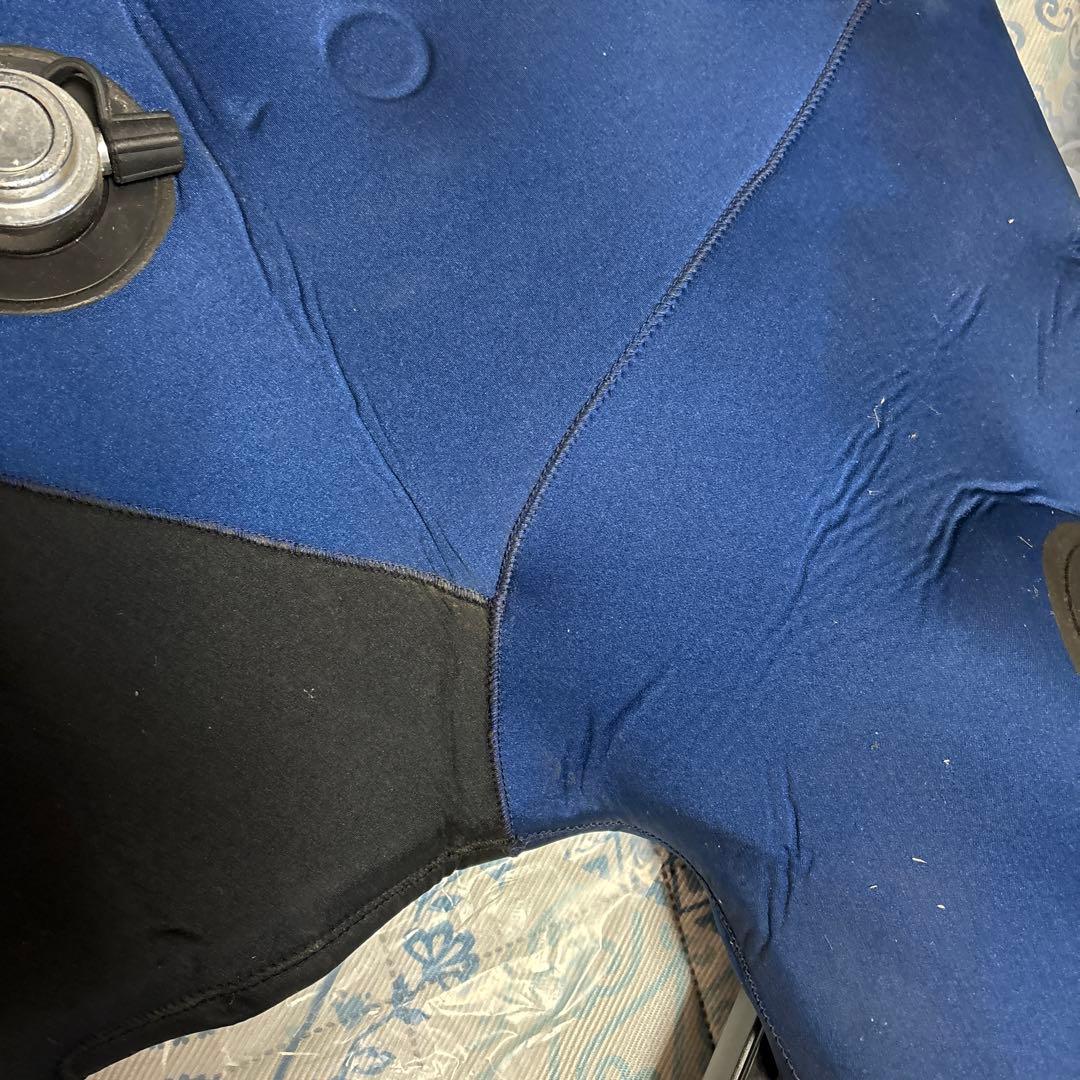ウェットスーツ　スキューバダイビング