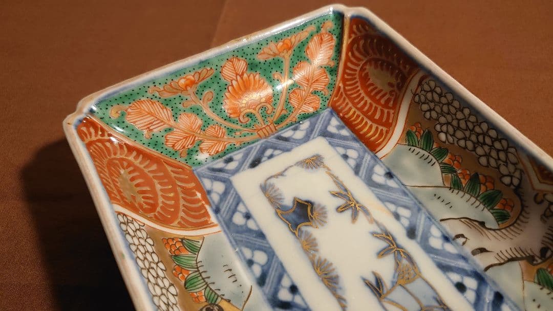 大聖寺伊万里　古伊万里　伊万里　色絵　金襴手　角皿　華の図　江戸期　１客