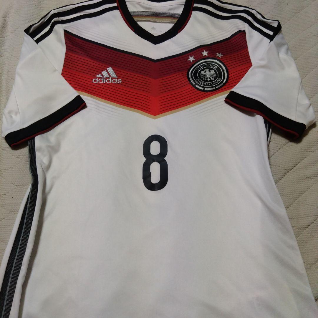 ドイツ代表　メスト・エジル（左利きのテクニシャン）