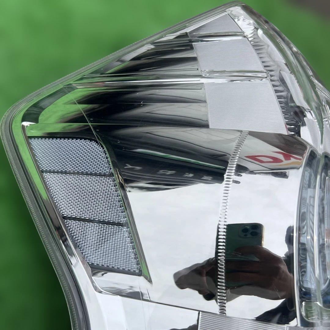 プリウスアルファ  プリウスα  左テールランプ