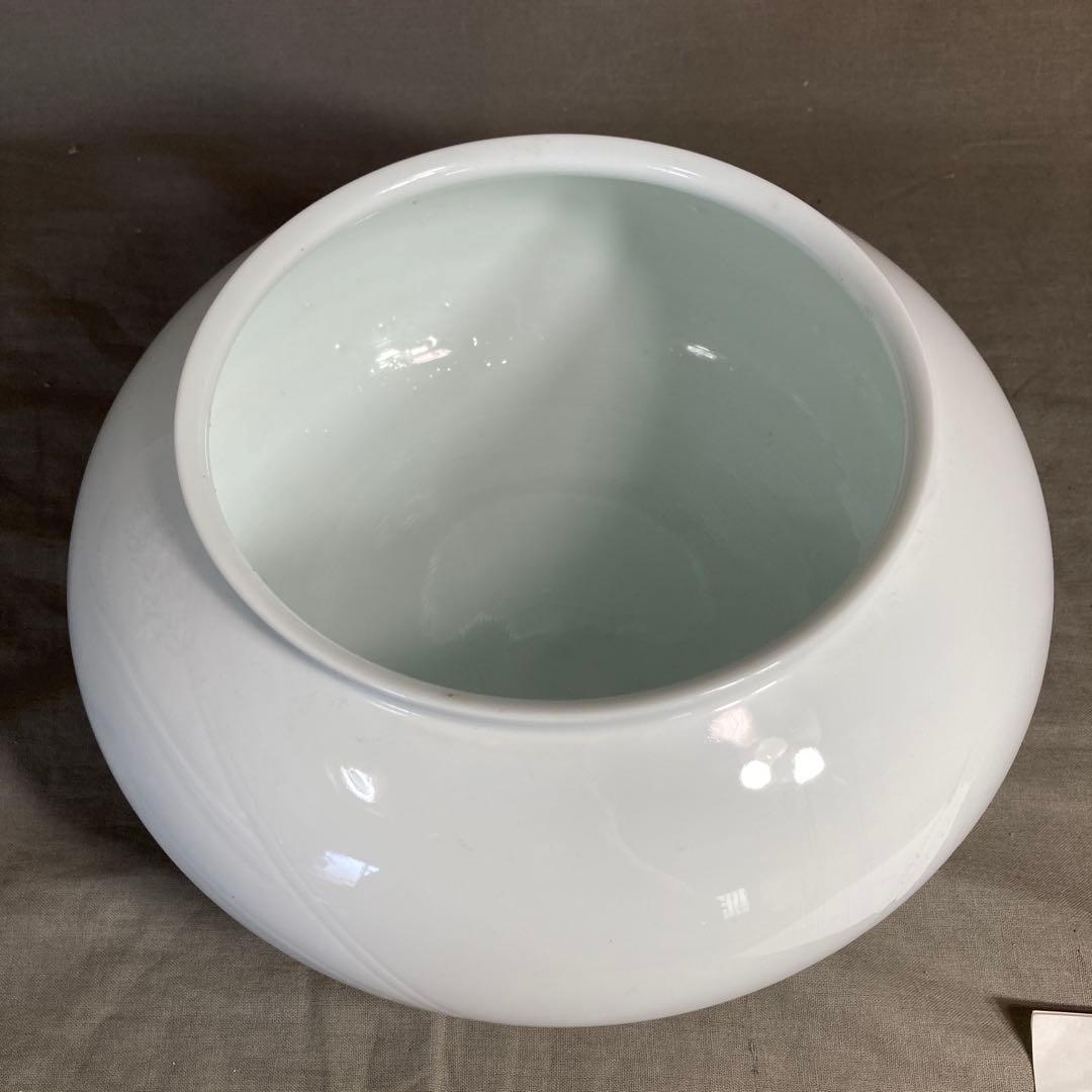 【期間特別価格】白磁の伝統　日本の名窯　人間国宝　井上萬二作　白磁麦彫文　花瓶