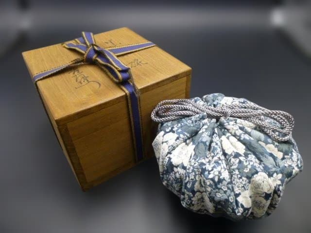 楽吉左衛門　十代　旦入　黒茶碗／共箱／楽吉左衛門　十一代　慶入極め箱／仕覆