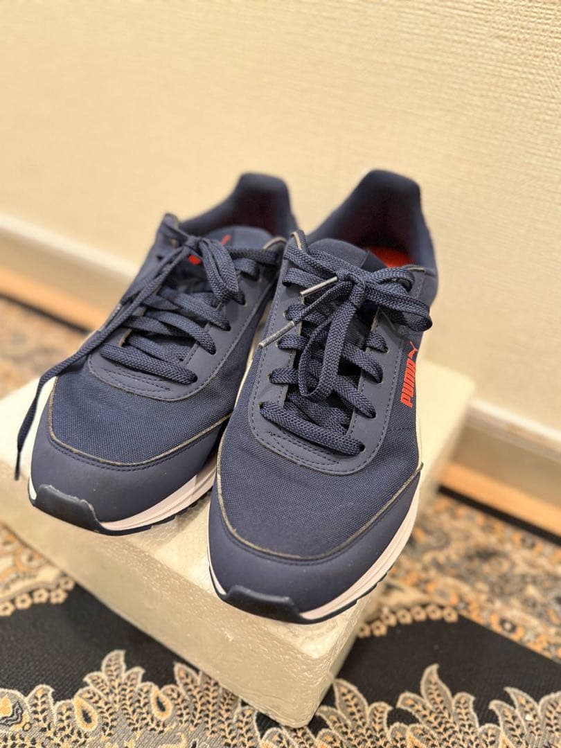 Puma ネイビー スニーカー