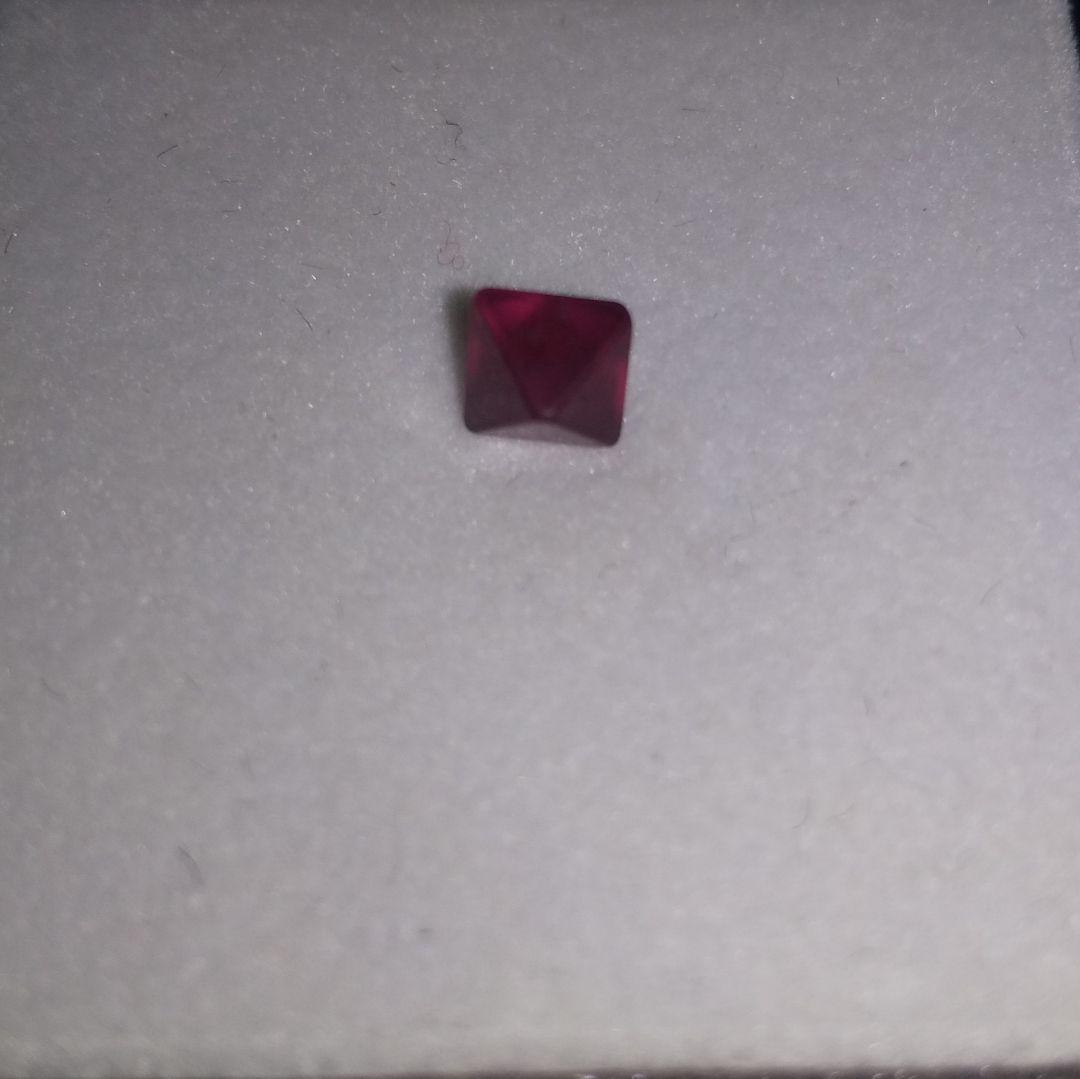レッドスピネル 原石 0.8ct