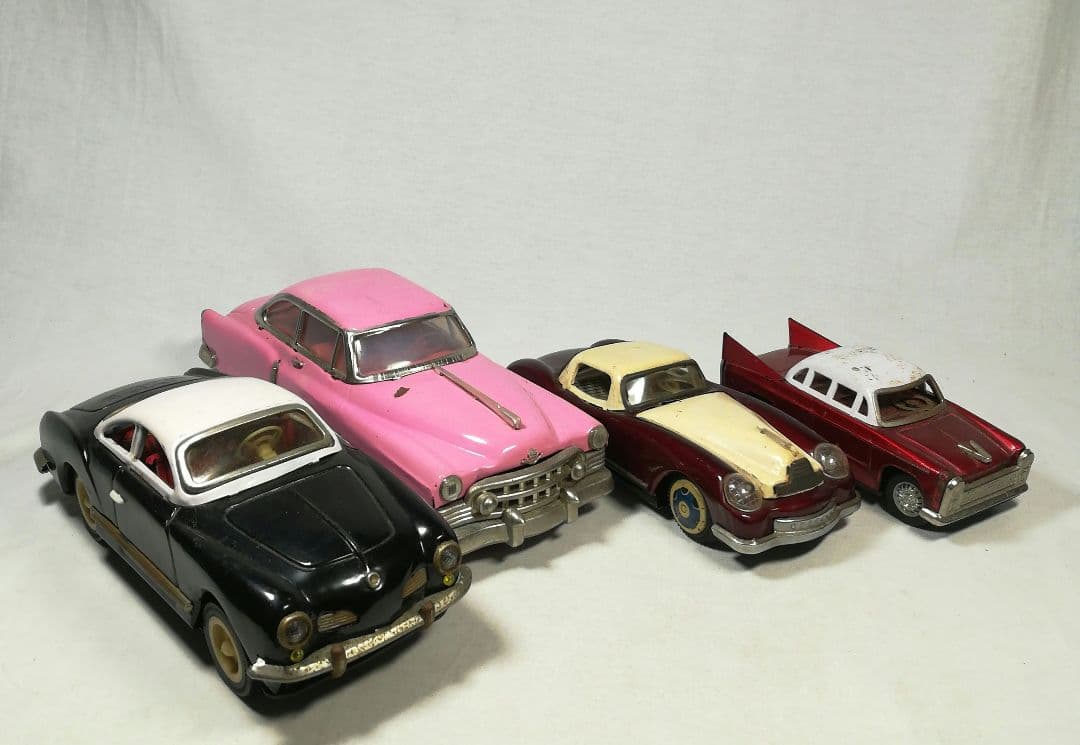 古い　アメ車　ミニチュア　フィギュア　ブリキカー　まとめて４点