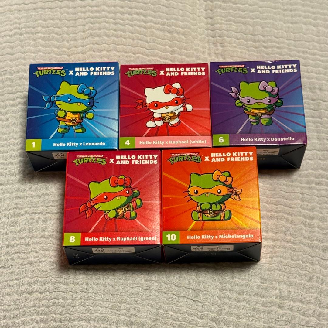 マクドナルド 海外 ハッピーセット ハッピーミール　タートルズ　キティ　5種