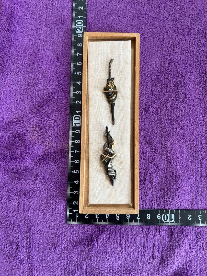 目貫 （兜モチーフ・軍配） 日本刀 刀装具 骨董 アンティーク