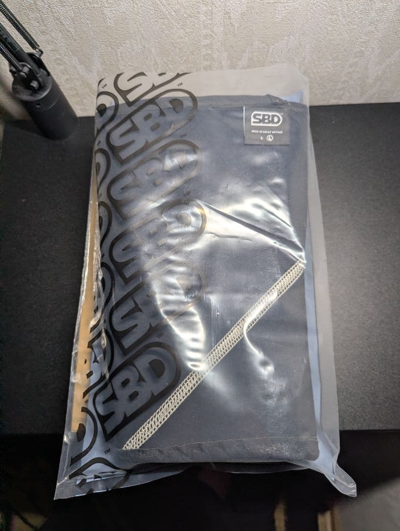 SBD ブラック/ホワイト Momentum ニースリーブ Lサイズ