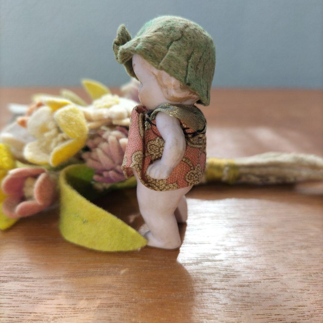 ドイツ　アンティーク　HERTWIG ミニチュアビスクドール　帽子を被った女の子