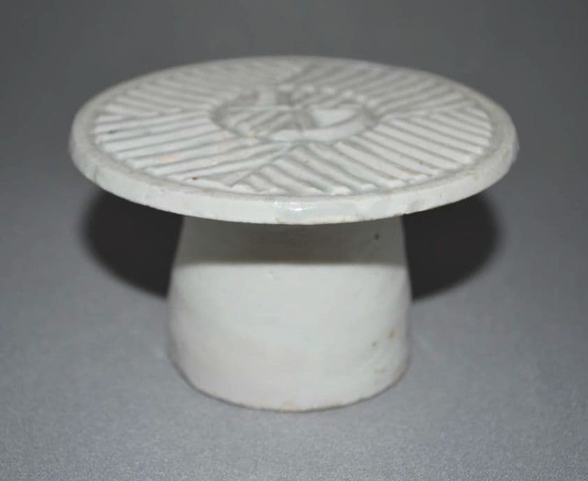 『李朝白瓷櫛目文餅型』 ”木石過眼”　トクサル　菓子型　朝鮮古陶磁器　蓋置　墨床