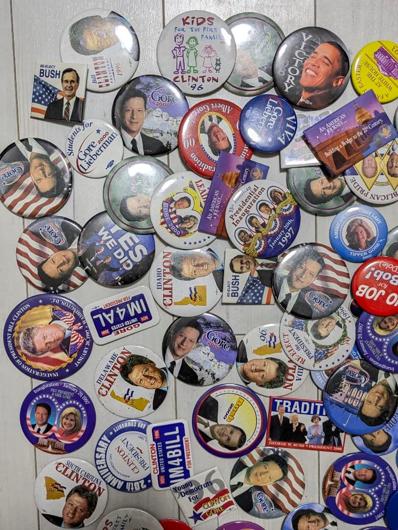アメリカの缶バッジ 118個 まとめ売り ビンテージ ピンバッジ USA