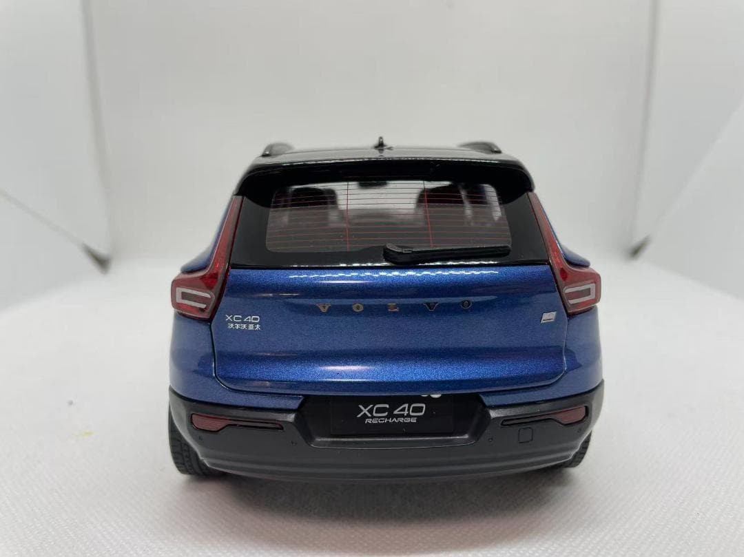 105-029 1/18 ボルボ VOLVO XC40 ブルー