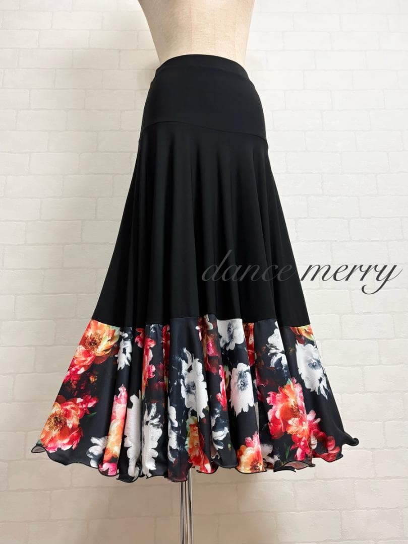 ＊新品　社交ダンス　スカート　黒　赤　白　タンゴ　レッスン　パーティ　8243