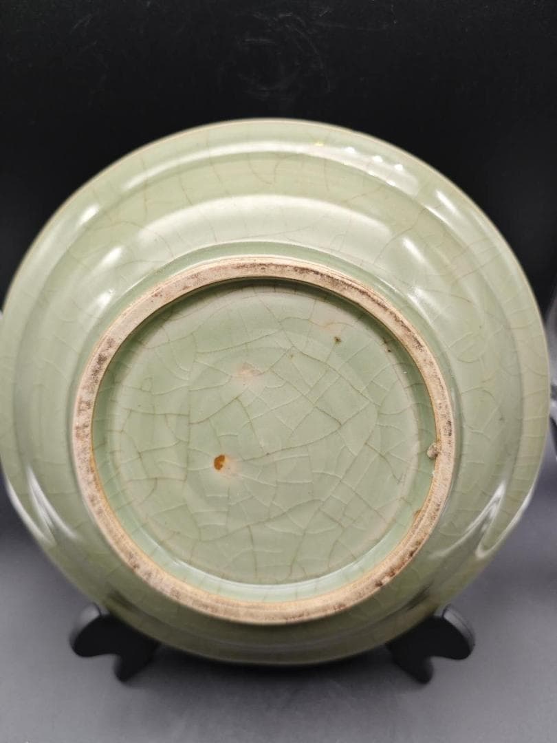 明時代　龍泉窯青磁花紋盤(E-31)