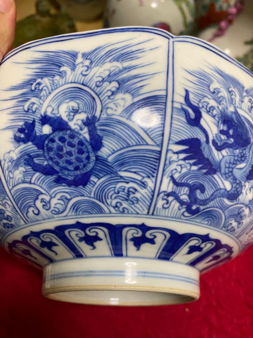 清朝　青い波と魚の絵柄の八角皿