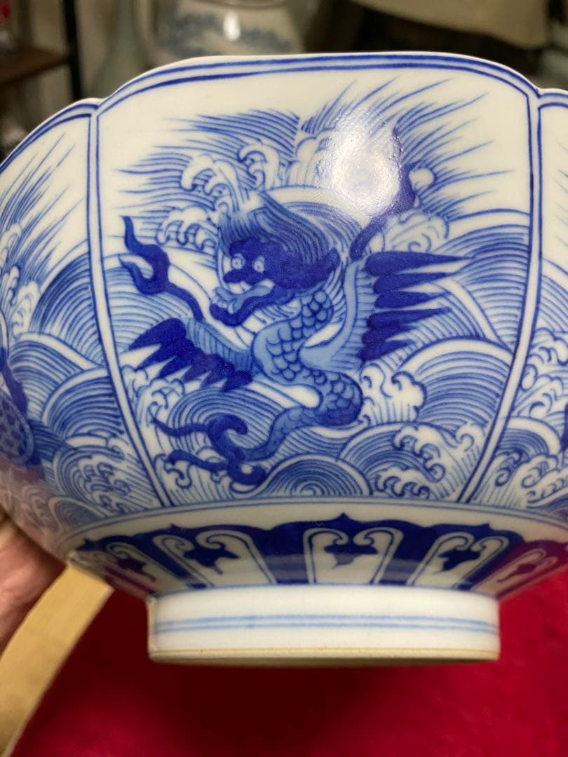 清朝　青い波と魚の絵柄の八角皿