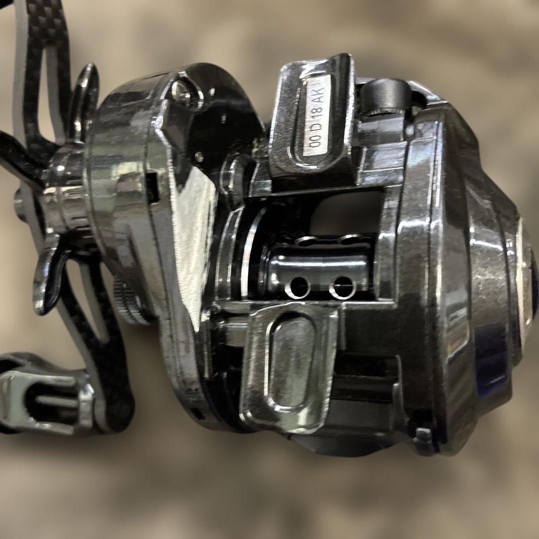 Abu Garcia ROXANI 8 ベイトリール ブラック 整理番号R48