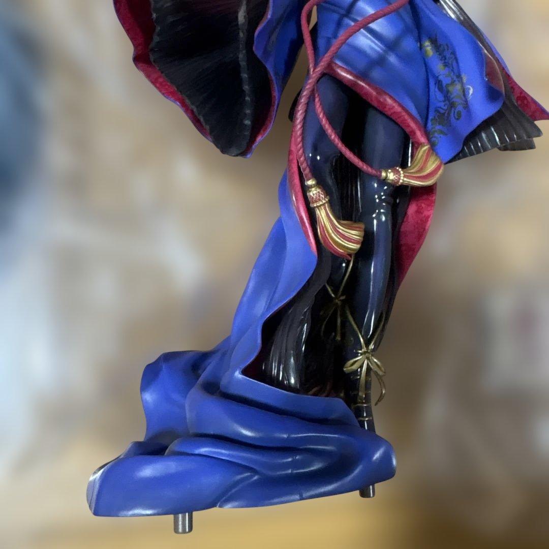 ツイステ　ヴィル　1/8スケールフィギュア　アニプレックス　缶バッジ　ポスカ付き