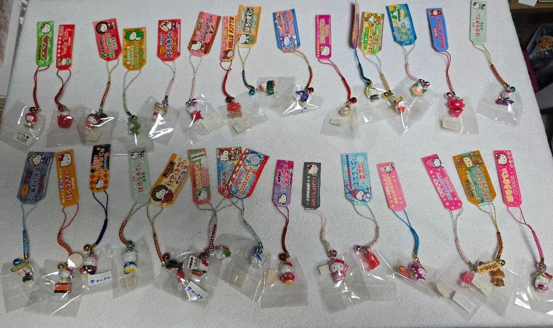 ハローキティ　根付けストラップ　約300個　まとめ売り