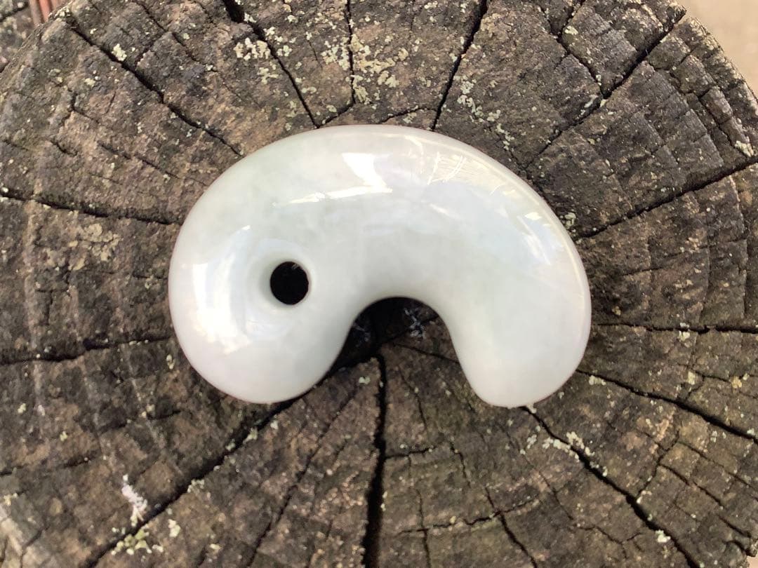 ✳安価卸し値段　幸運引き寄せる糸魚川翡翠勾玉　本物を１個お持ちください　鑑別書付