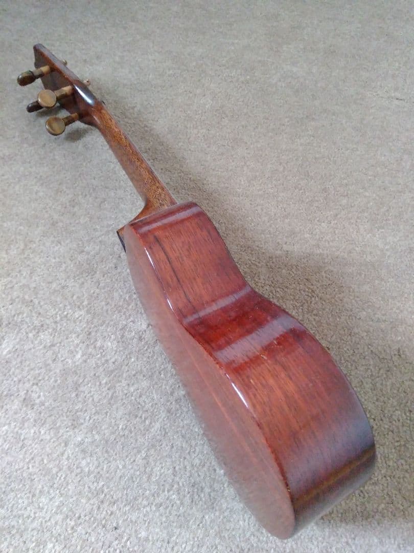 Tokyo Violin Indastrial Factory ソプラノウクレレ