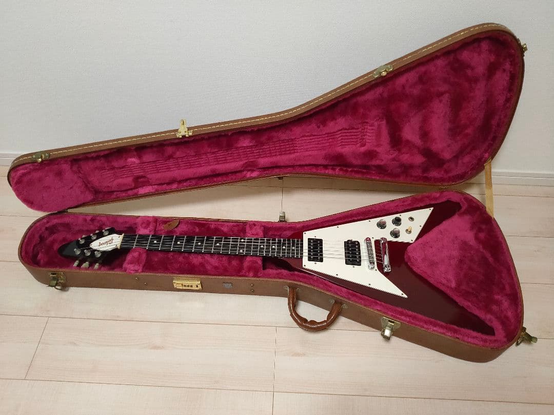 Gibson フライングV レッド ハードケース付き