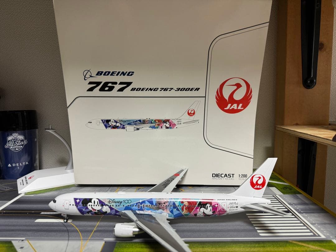 JAL ボーイング767 ディズニー100周年モデル　1/200