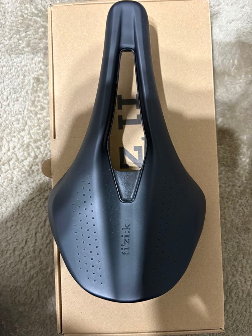 Fizik ARGO TEMPO R3 kium 150mm ブラック サドル
