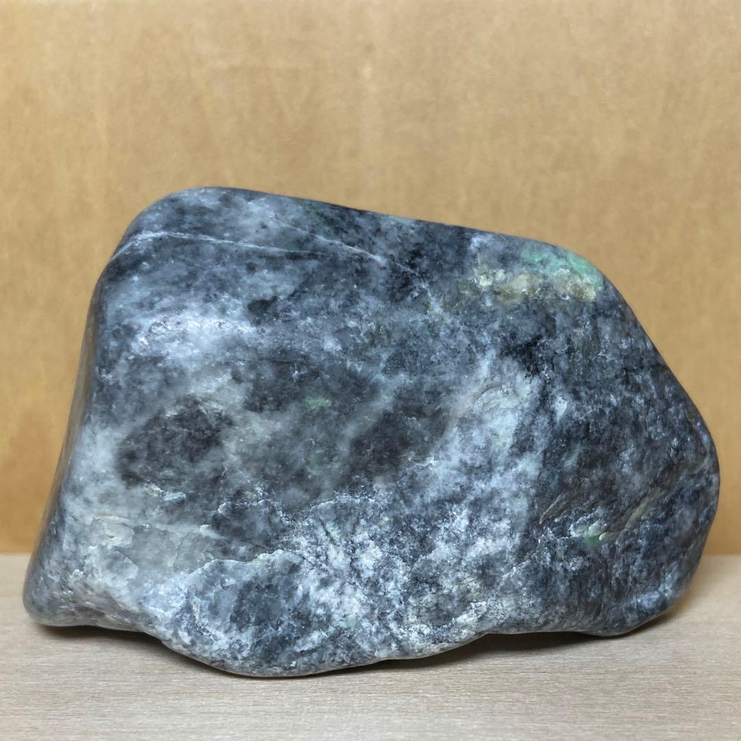 糸魚川翡翠　金山谷　黒×白×翠　黒翡翠　翡翠輝石　原石　107.2ｇ